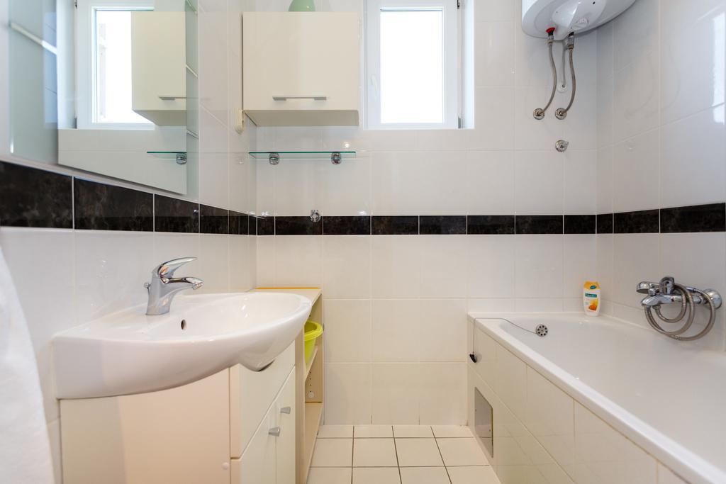 Apartman Snjezana Malinska Exterior photo