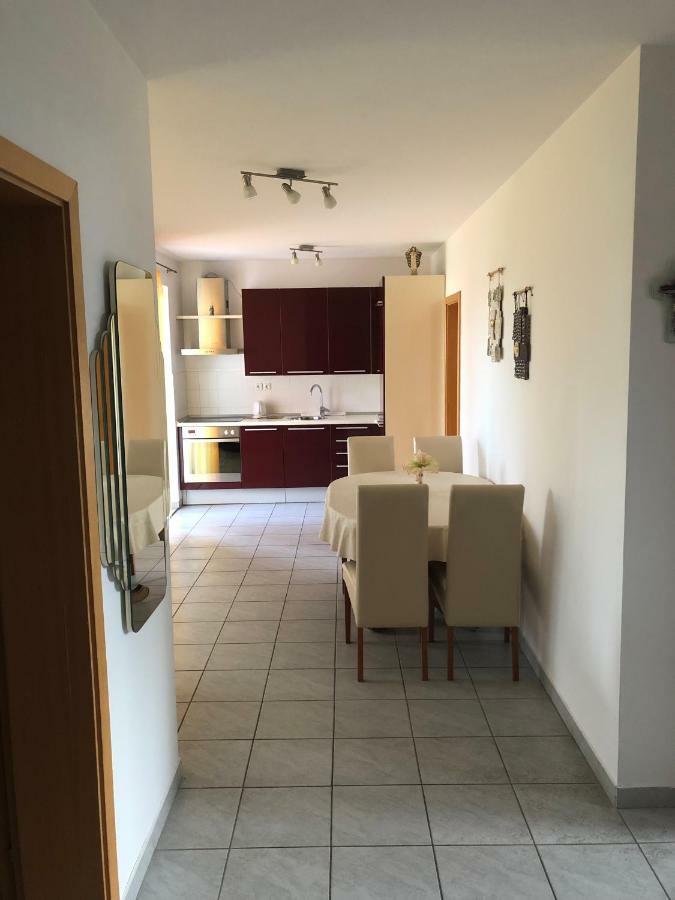 Apartman Snjezana Malinska Exterior photo